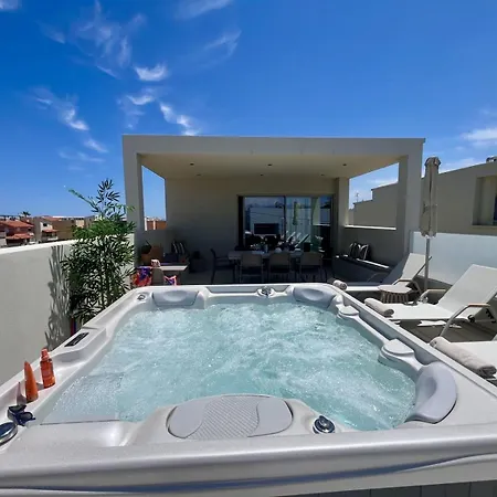 Atlantis Homes, By Hellocrete Holiday home *