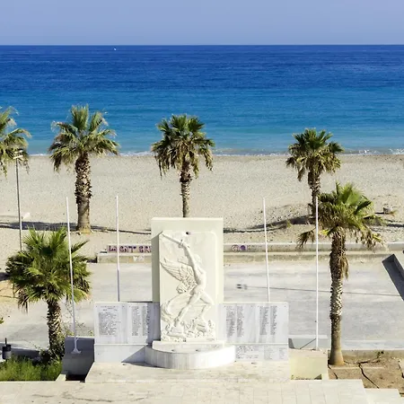 Atlantis Homes, By Hellocrete Holiday home